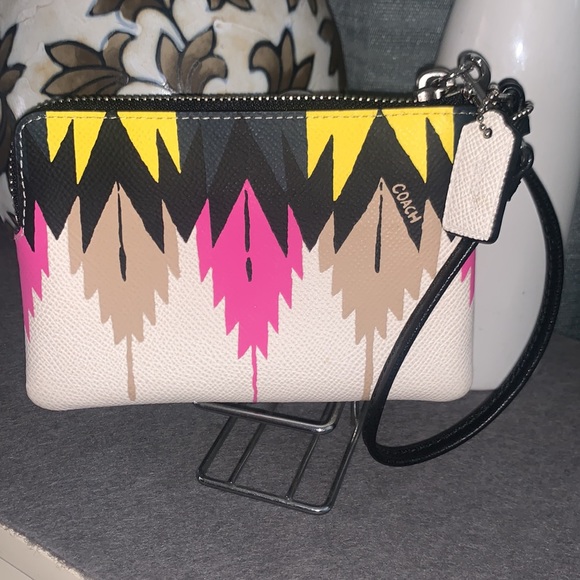 Coach Wristlet BOHO SV Hawk Feather Card Holder . - Picture 2 of 9